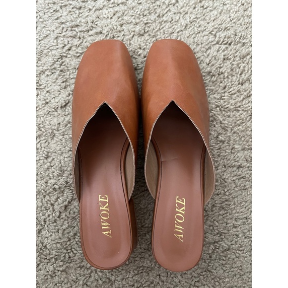Awoke Shoes - 🌿 NWOT Brown Close Toe Mule Shoes